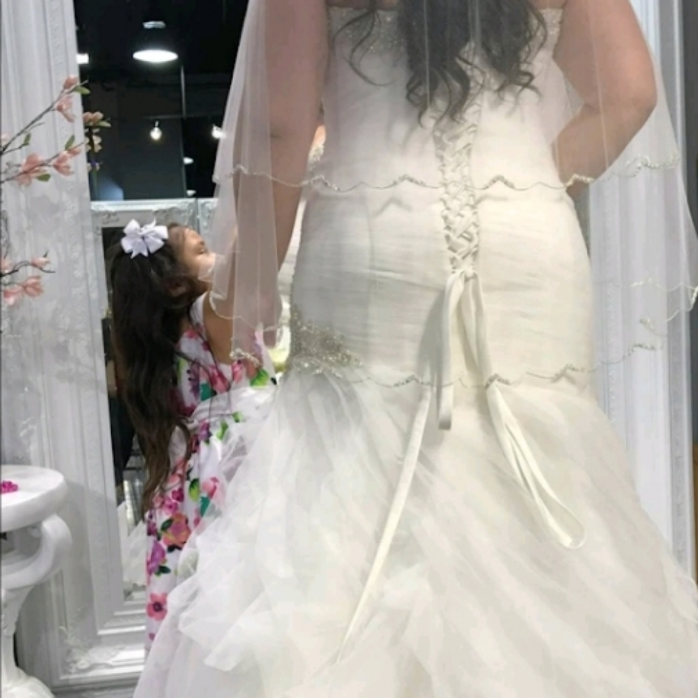 Allure Bridal Wedding Dress Size 18 - Picture 5 of 8